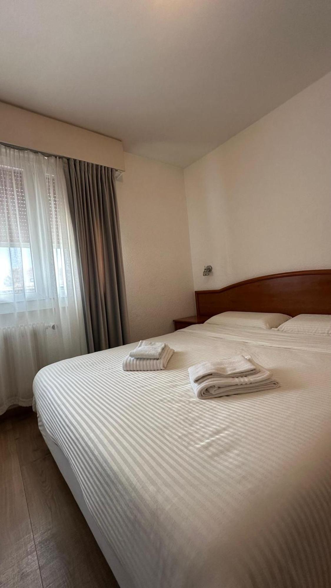 Hotel Du Quai วิลล์เนิฟ ภายนอก รูปภาพ