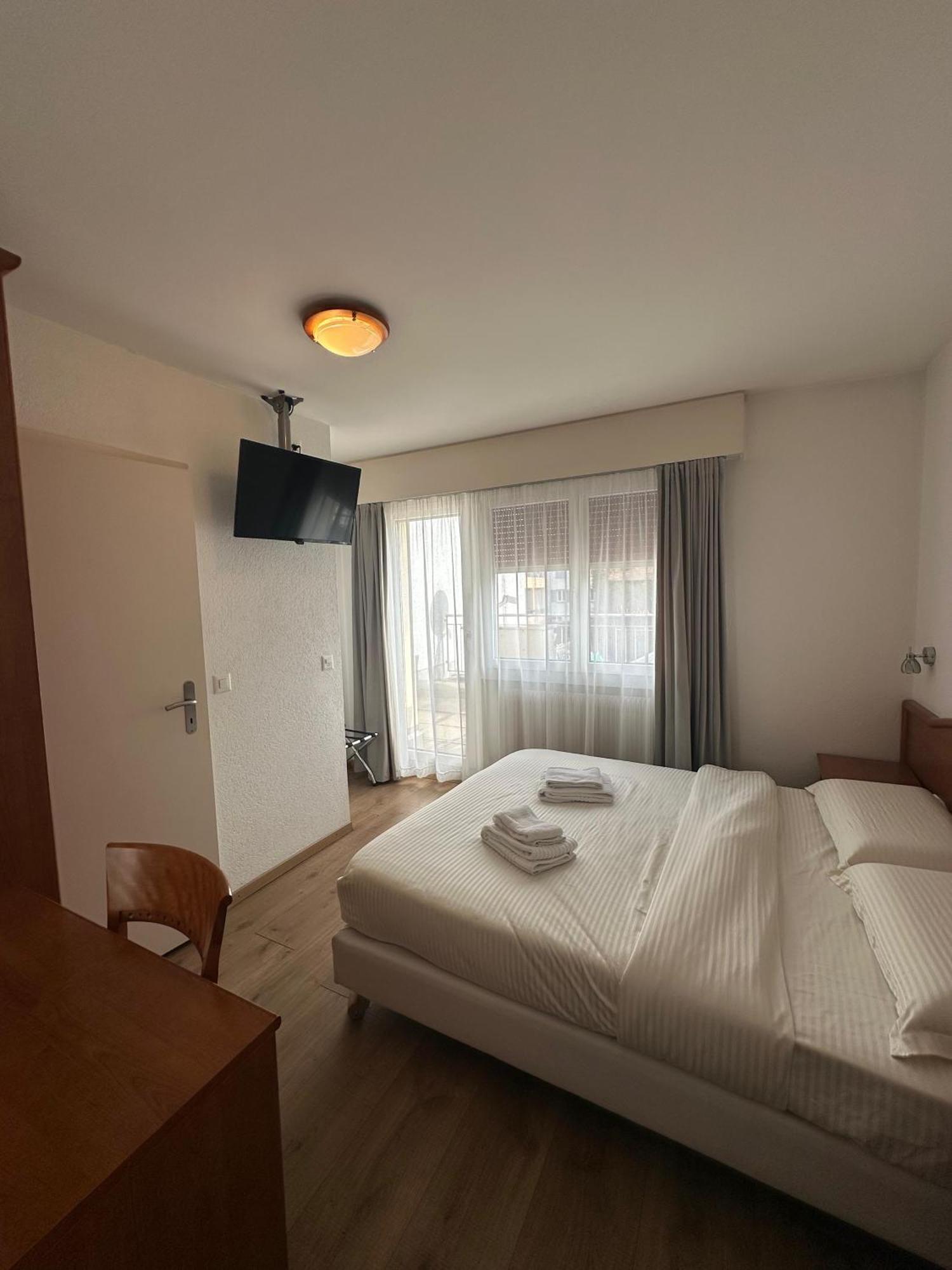 Hotel Du Quai วิลล์เนิฟ ภายนอก รูปภาพ