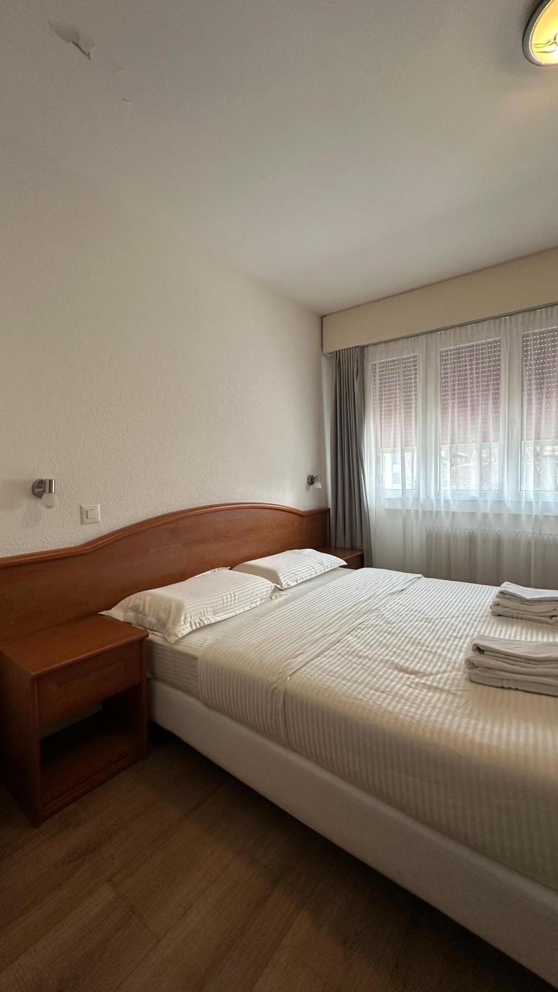 Hotel Du Quai วิลล์เนิฟ ภายนอก รูปภาพ